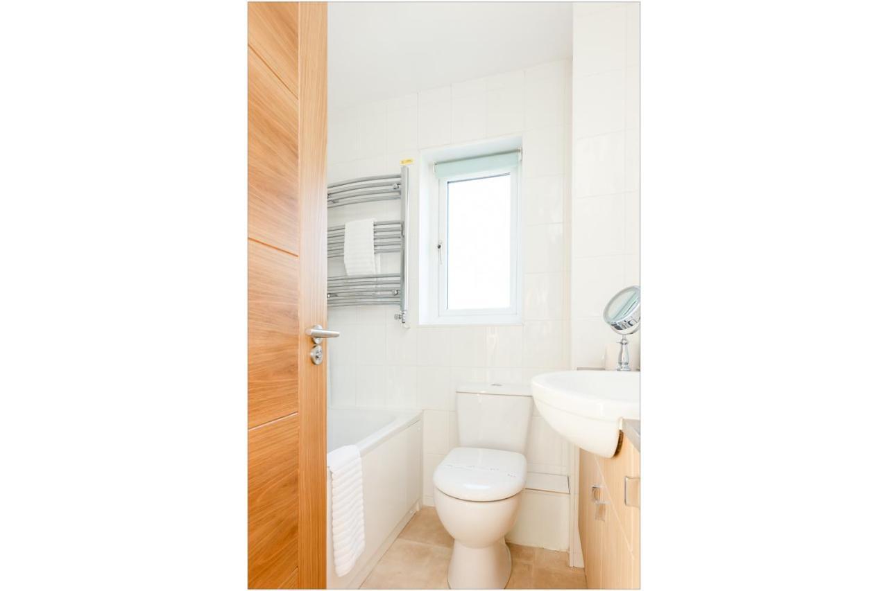 Fantasea Villa Poole Ngoại thất bức ảnh